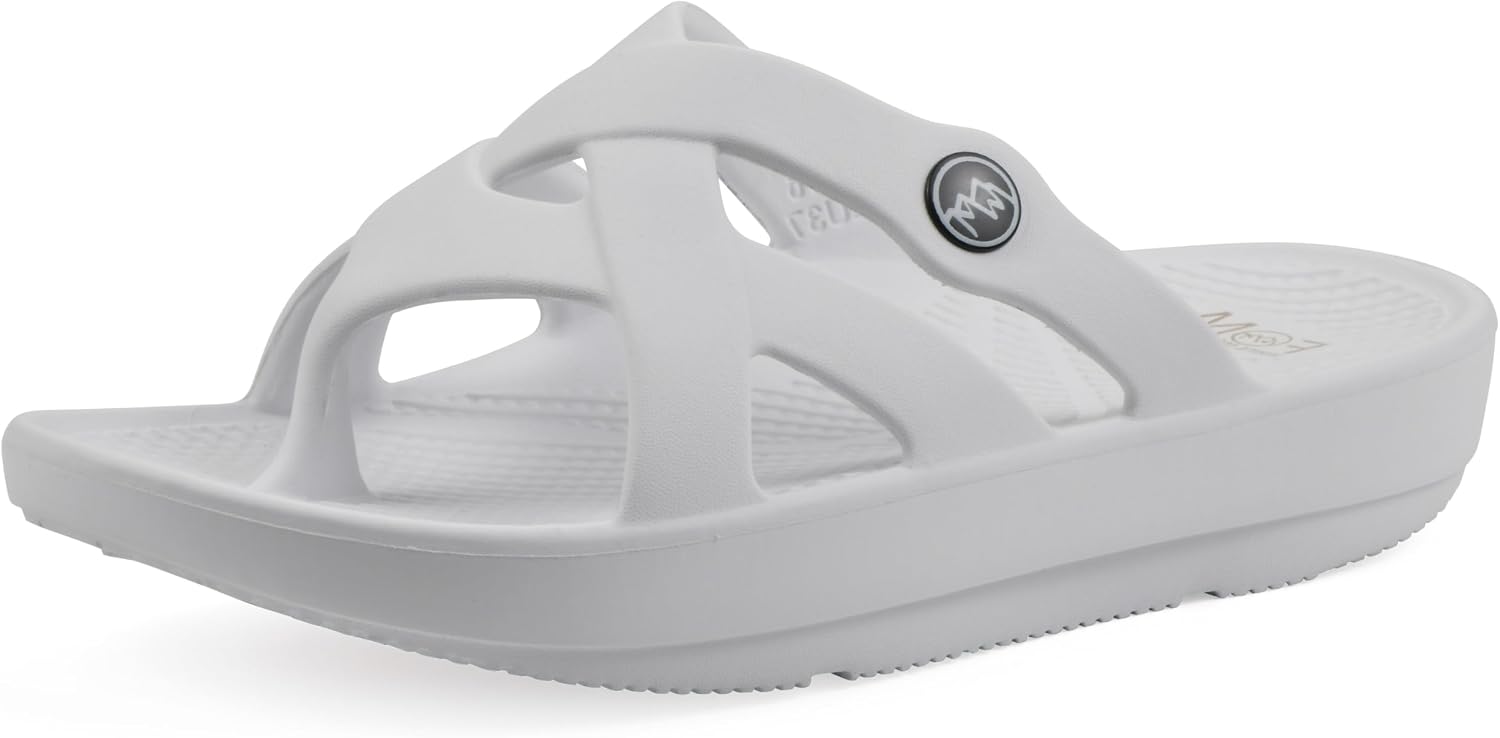 Overall design, material finish, and first-impression appeal for the White Mountain recovery sandal.
