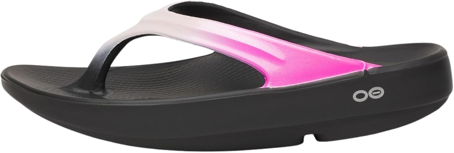 Overall design, colorway, and the premium look of the sandal as a recovery-focused flat.